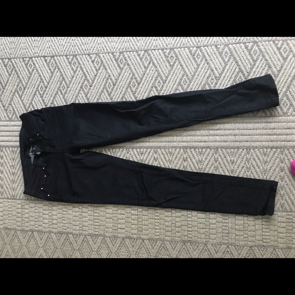 L.A. idol USA black jeans.